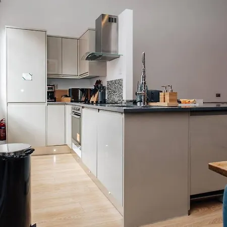 Nyaraló Exposed Brickwork Townhouse W Free Secure Parking