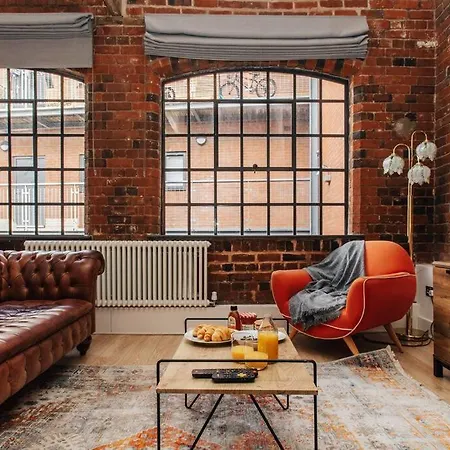 Exposed Brickwork Townhouse W Free Secure Parking Nyaraló *